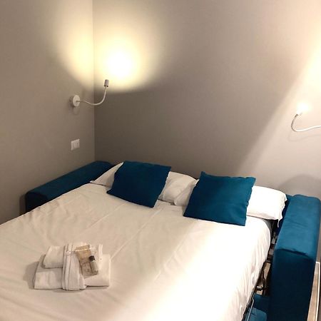 La Finestra Su Fontana Di Trevi - Charming View Apartment Rome Bagian luar foto