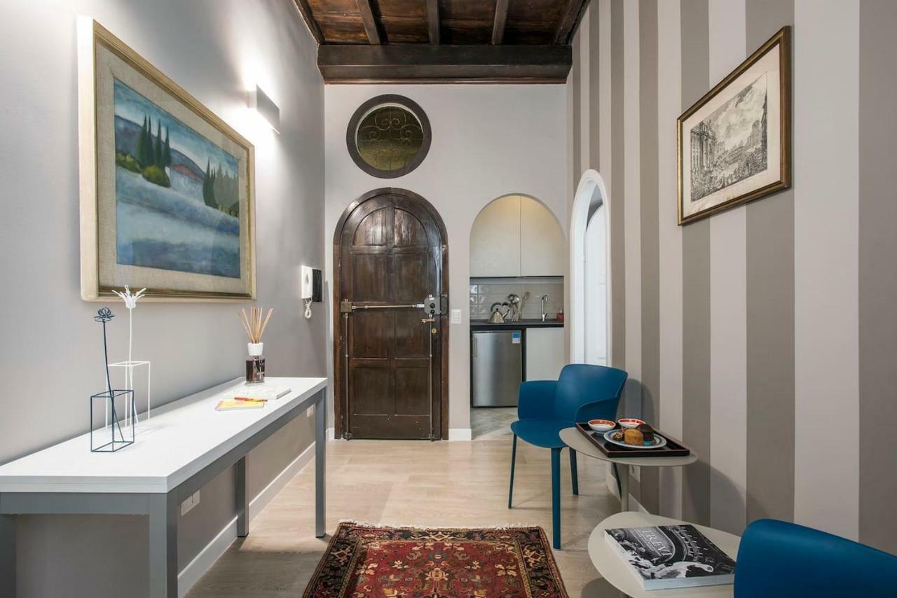 La Finestra Su Fontana Di Trevi - Charming View Apartment Rome Bagian luar foto