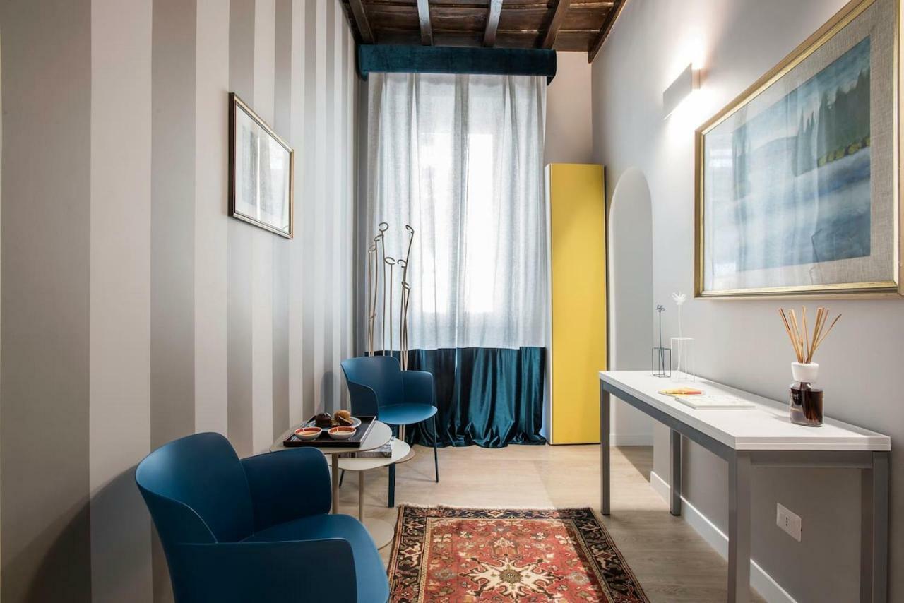 La Finestra Su Fontana Di Trevi - Charming View Apartment Rome Bagian luar foto