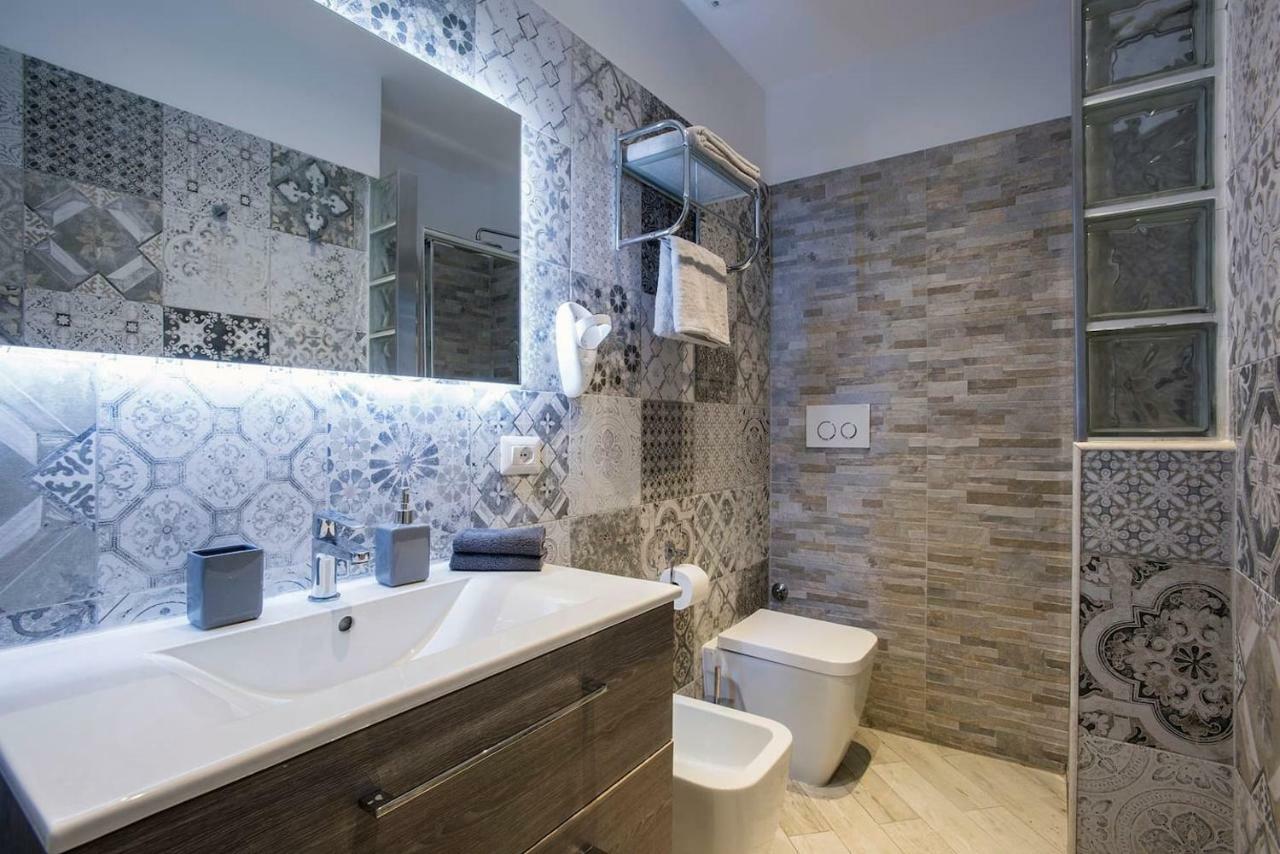 La Finestra Su Fontana Di Trevi - Charming View Apartment Rome Bagian luar foto