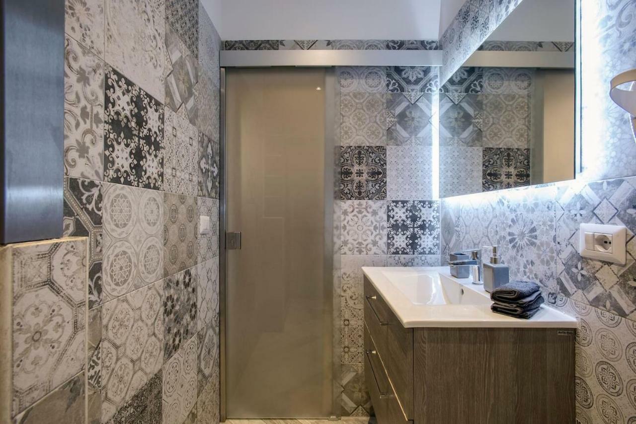 La Finestra Su Fontana Di Trevi - Charming View Apartment Rome Bagian luar foto