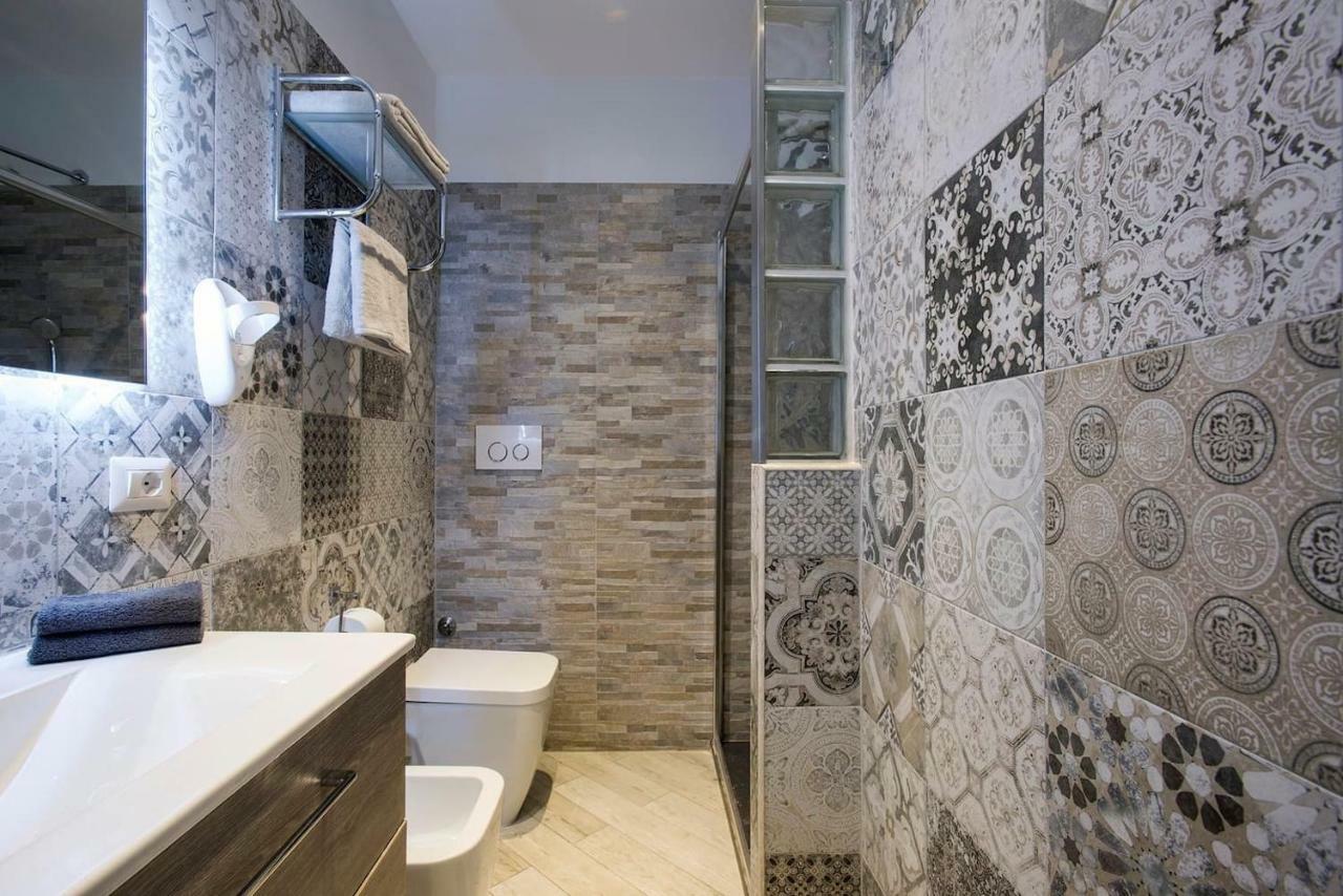 La Finestra Su Fontana Di Trevi - Charming View Apartment Rome Bagian luar foto